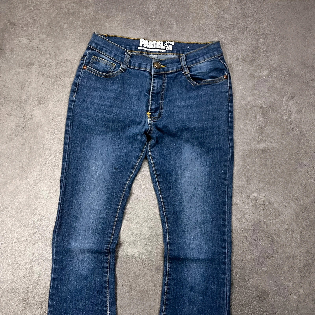 Vintage Pastel Bootcut Jeans Damen – Vorderseite