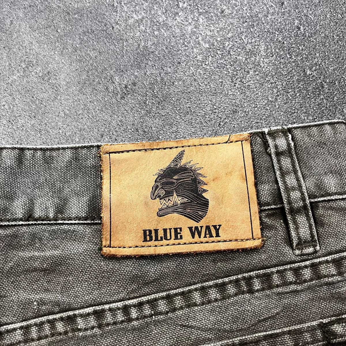 Blue Way Lederpatch Nahaufnahme