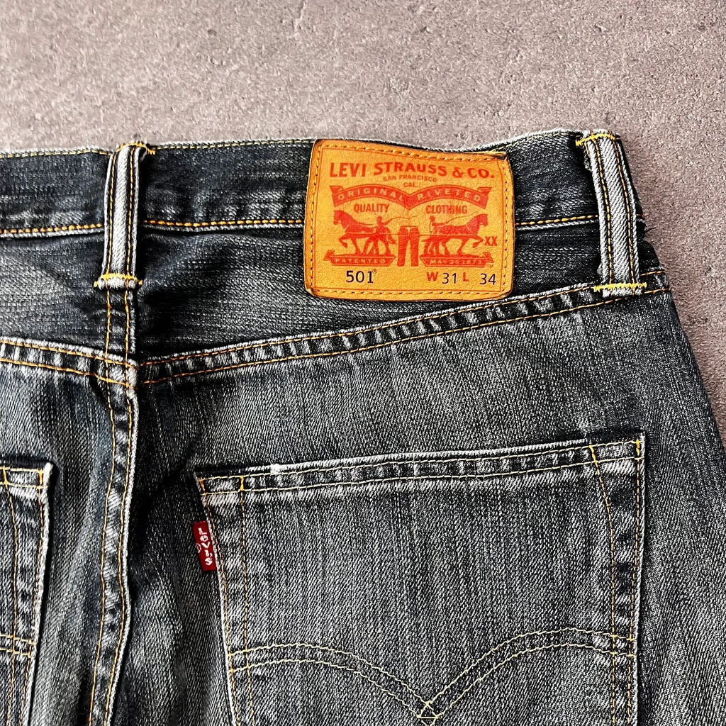 Vintage Levi's 501 Jeans Herren Straight W31 L30 Washed Grau 2000s