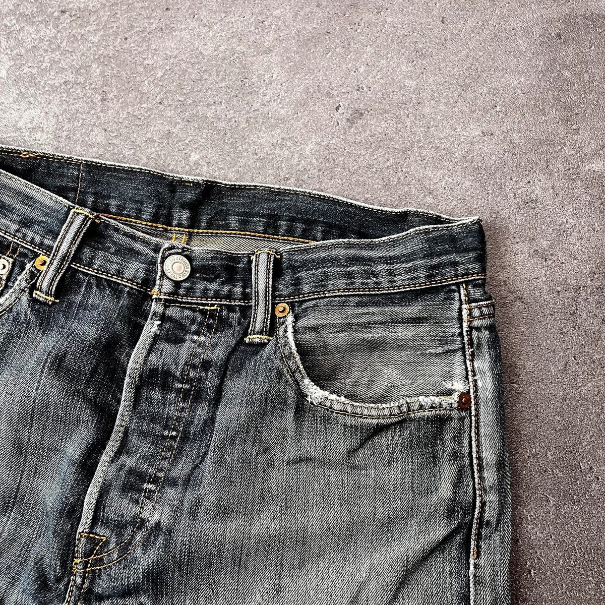Vintage Levi's 501 Jeans Herren Straight W31 L30 Washed Grau 2000s