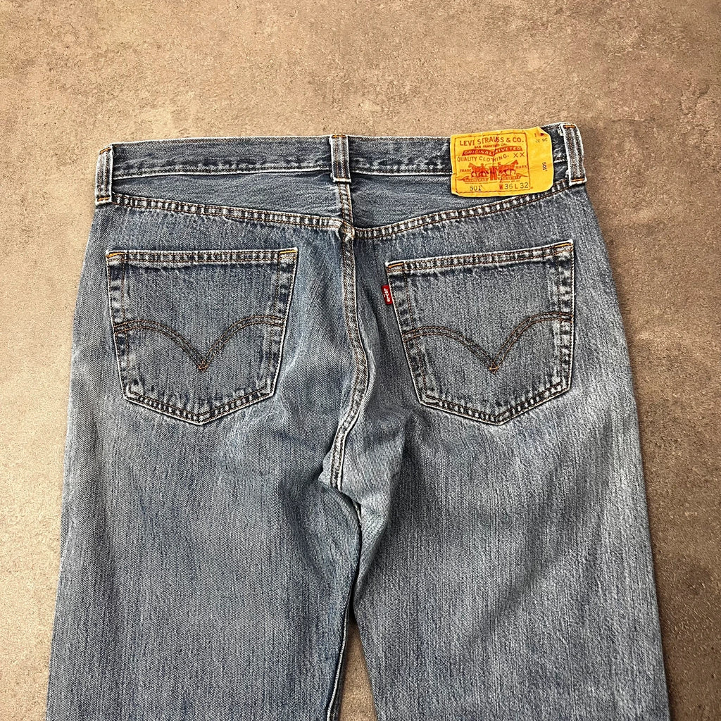 Vintage Levi's 501 Jeans Herren Straight W36 L32 Crazy Washed Blau 2000s
