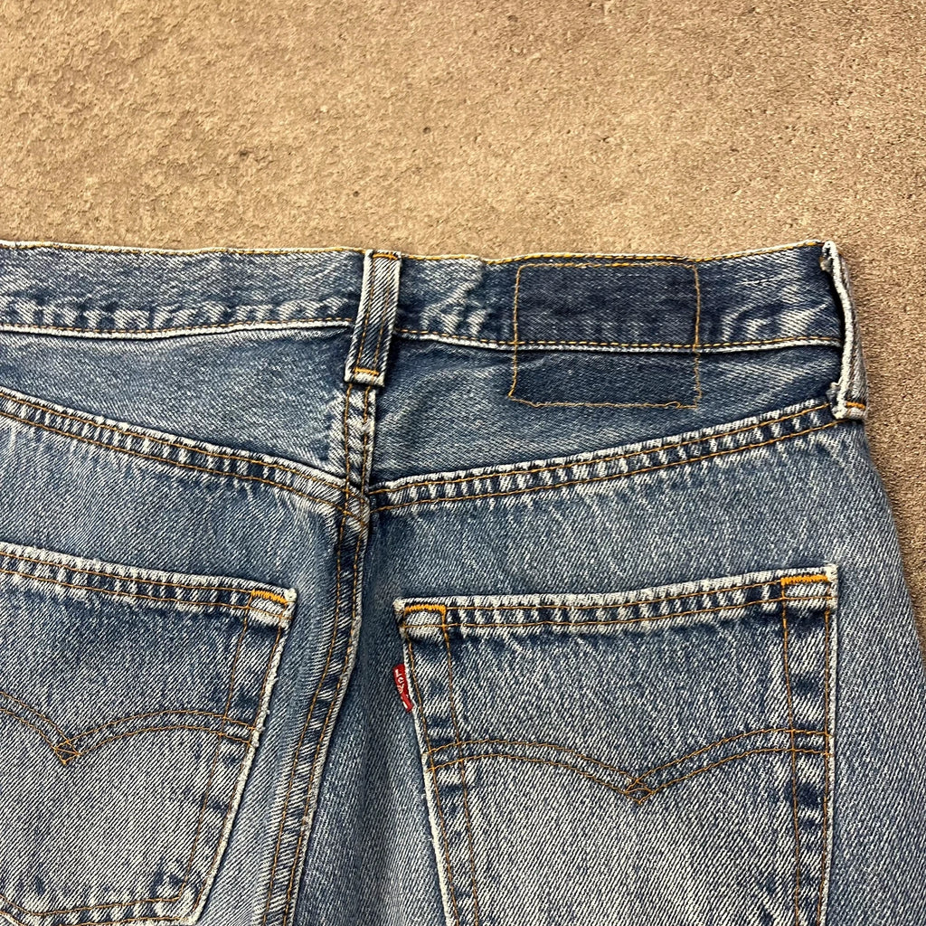 Vintage Levi's 501 Jeans Herren Straight W28 L30 Made in USA Hellblau 2000s