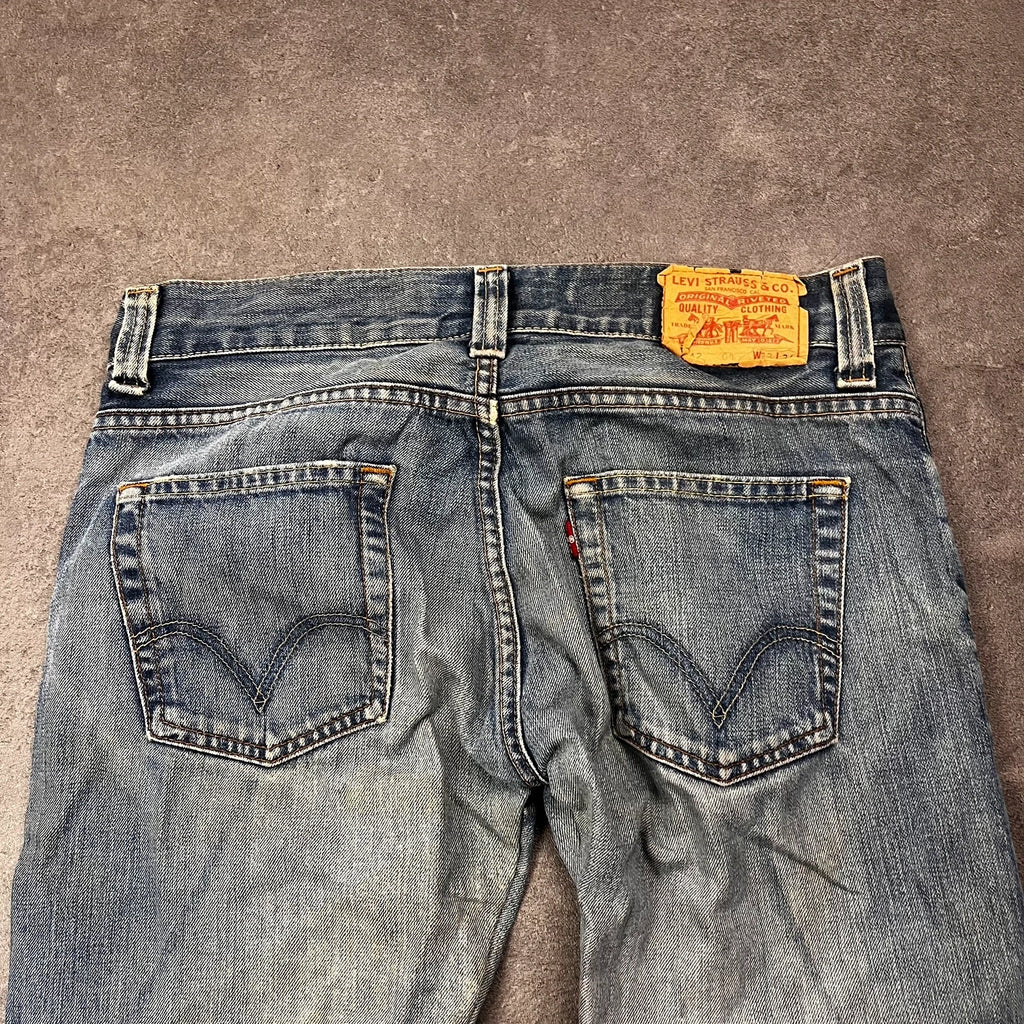Vintage Levi's 512 Bootcut Jeans W33 L30 Blau Grau Heavy Washed – Ansicht 4
