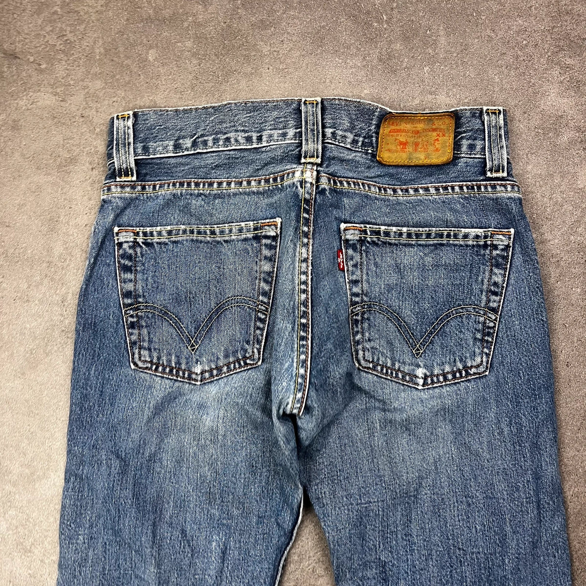 Vintage Levi's 512 Bootcut Custom W29 L28 mit Druckknopf-Leiste und rotem Futter – Ansicht 4