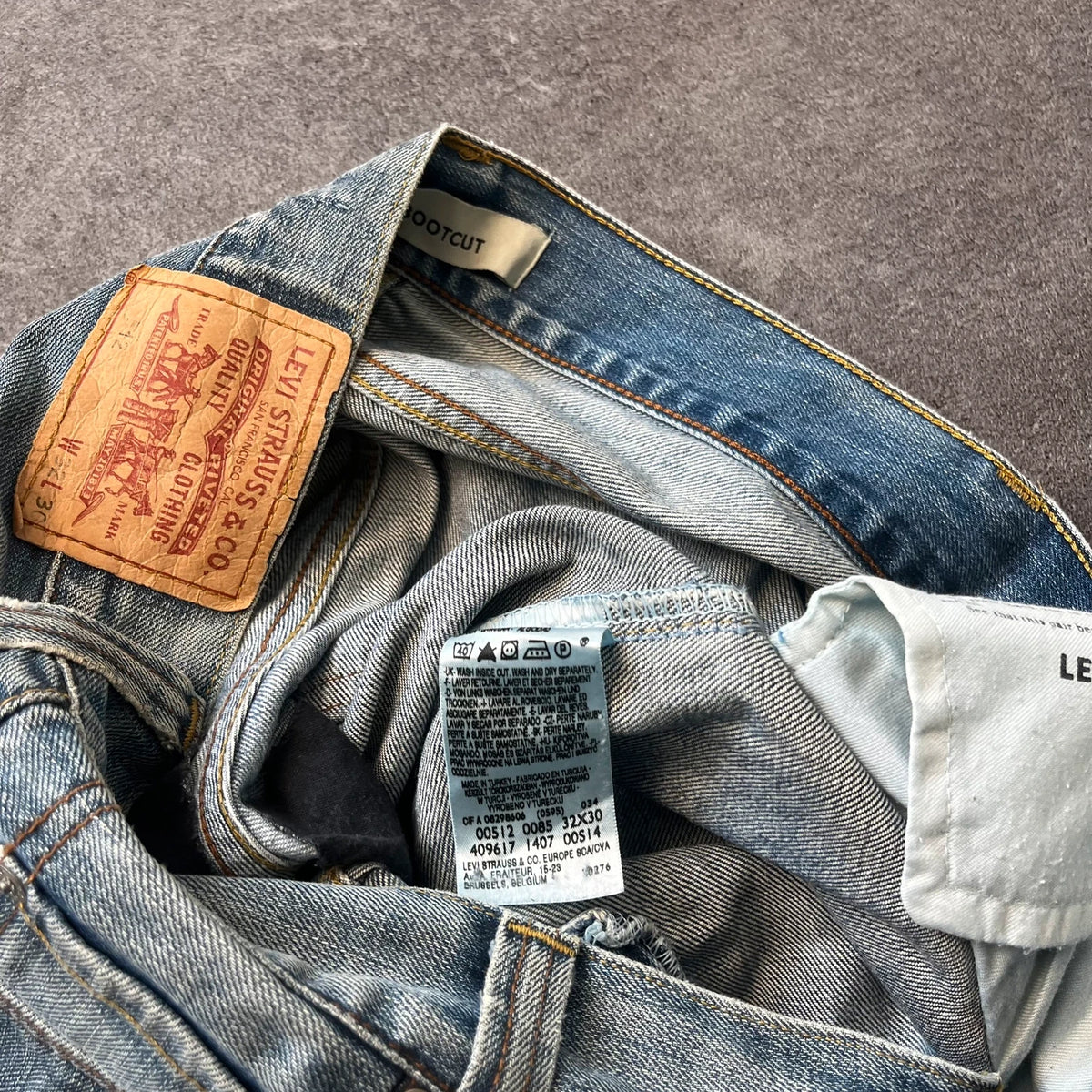 Vintage Levi's 512 Bootcut Jeans W32 L28 Blau Grau Heavy Washed – Ansicht 10
