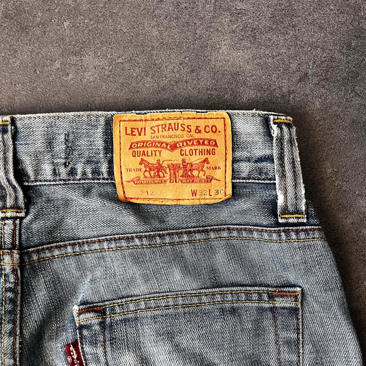 Vintage Levi's 512 Bootcut Jeans W32 L28 Blau Grau Heavy Washed – Ansicht 6