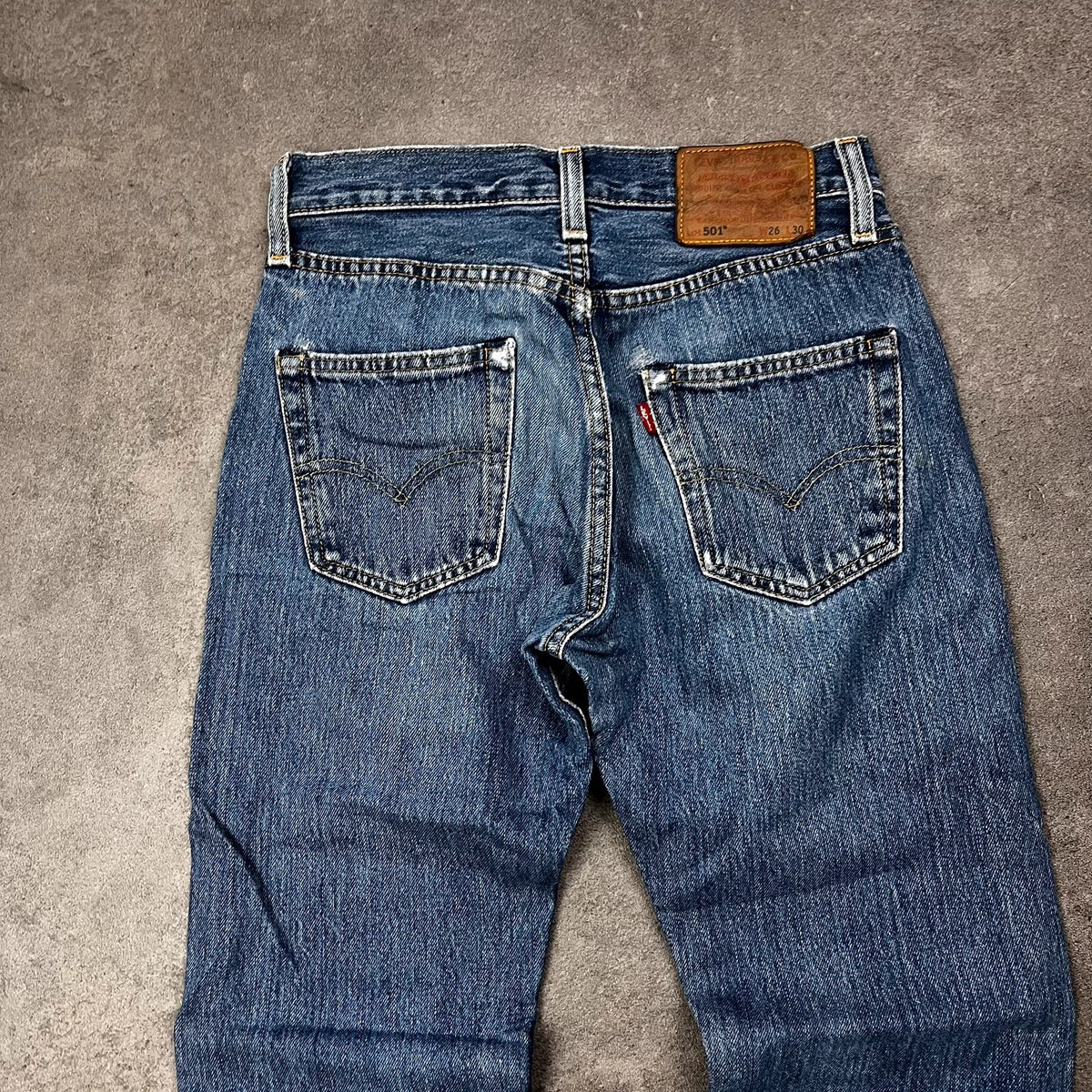 Vintage Levi's 501 Premium Jeans Damen W26 L30 Mittelblau – Ansicht 4