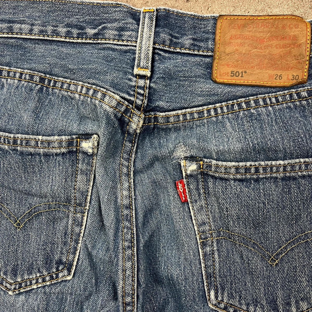 Vintage Levi's 501 Premium Jeans Damen W26 L30 Mittelblau – Ansicht 5