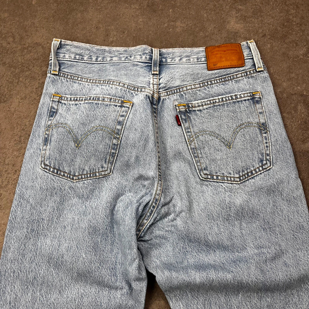 Vintage Levi's 501 Jeans W29 L32 Hellblau Straight Fit – Ansicht 4
