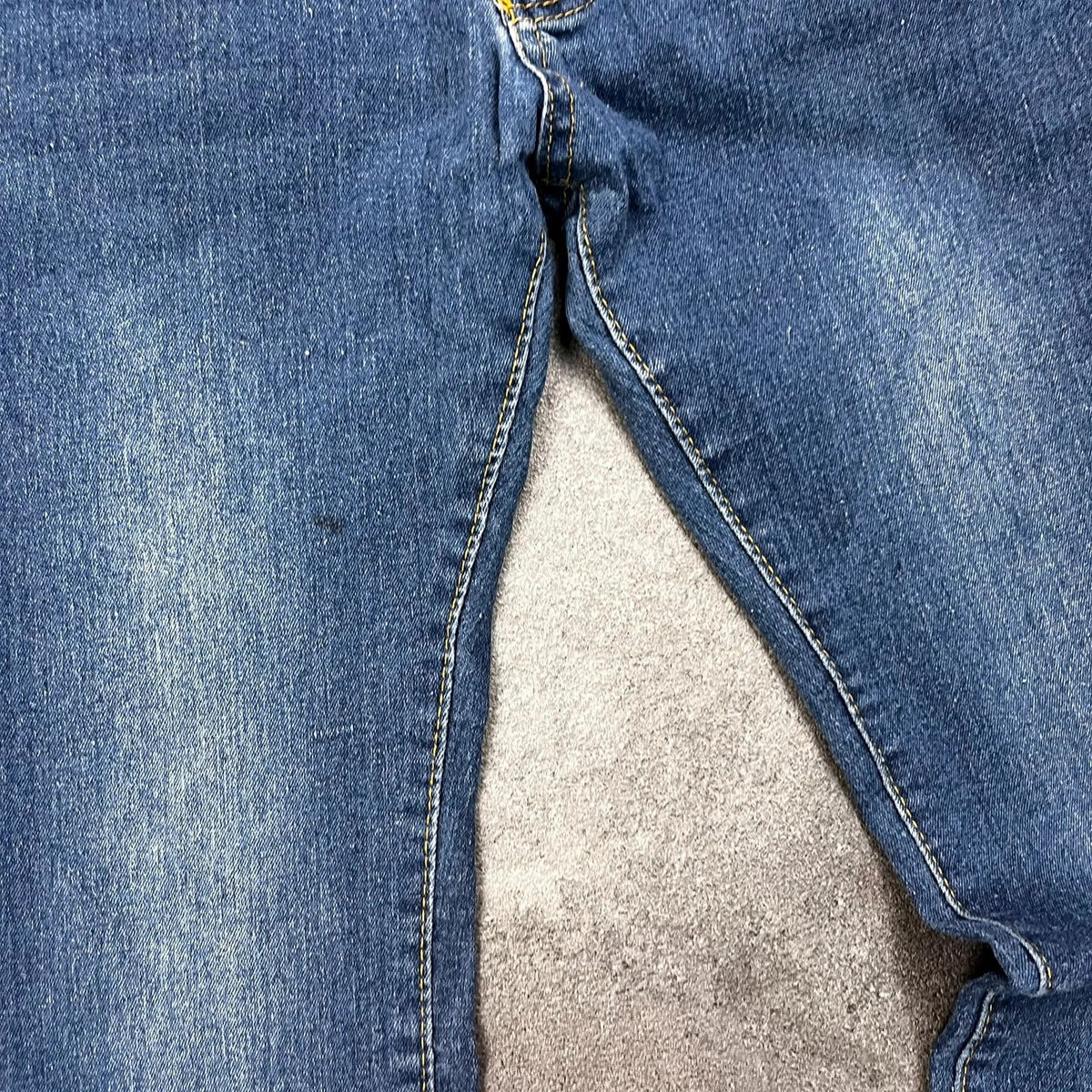 Vintage Pastel Bootcut Jeans Damen – Detail Bein