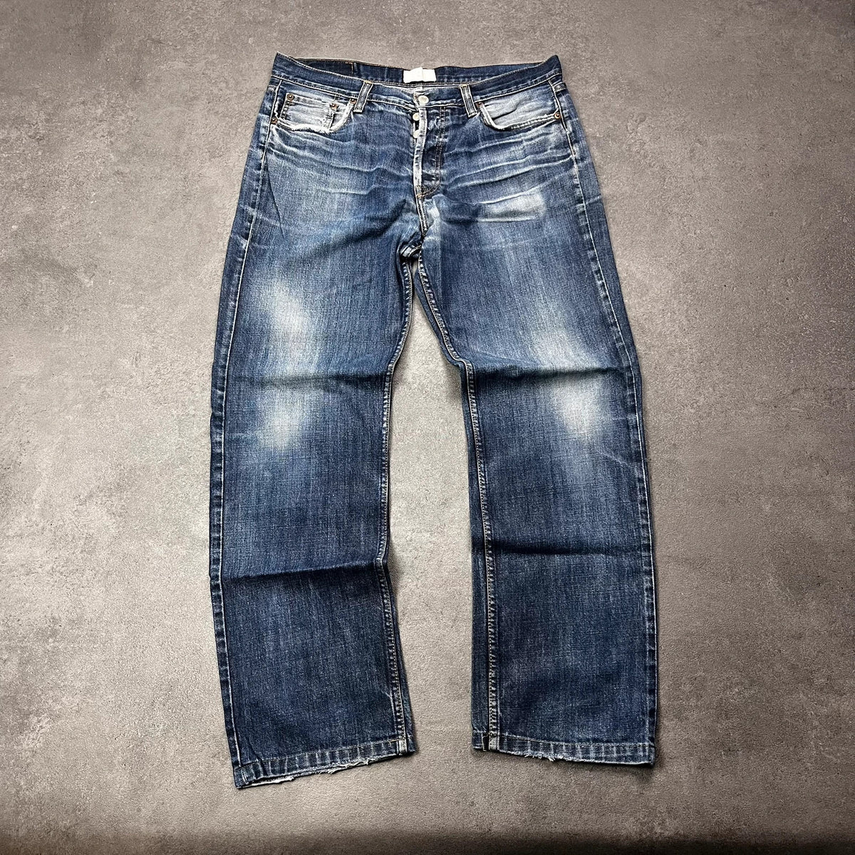 Vintage Levi's 501 Jeans Herren W33 L30 Dunkelblau – Vorderansicht